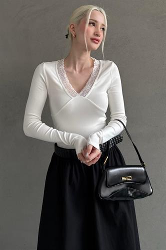 Beyaz V Yaka Dantelli Kadın Bluz MG2633
