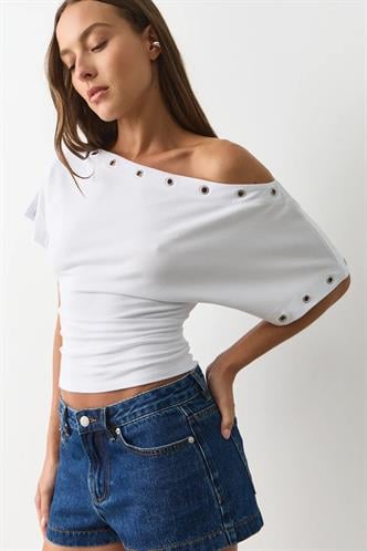 Beyaz Off Shoulder Metal Detaylı Kadın Bluz MG2671