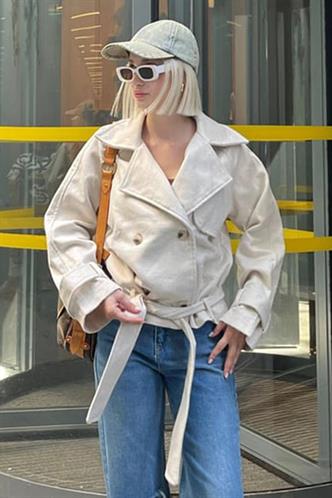 Ekru Düğmeli Kruvaze Yaka Kısa Kemerli Ceket MG2174