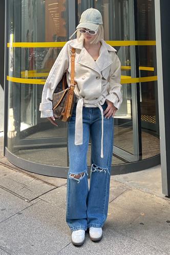 Ekru Düğmeli Kruvaze Yaka Kısa Kemerli Ceket MG2174