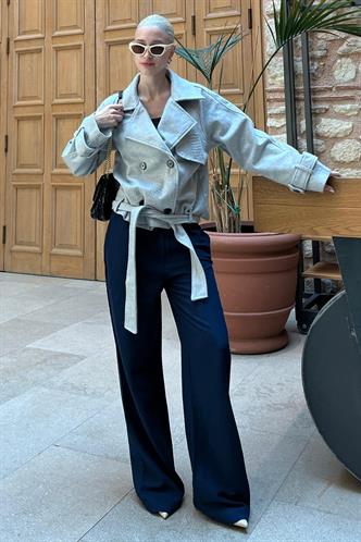 Gri Düğmeli Kruvaze Yaka Kısa Kemerli Ceket MG2174