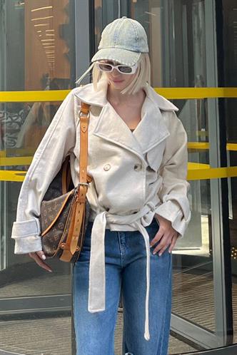 Ekru Düğmeli Kruvaze Yaka Kısa Kemerli Ceket MG2174