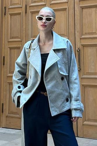 Gri Düğmeli Kruvaze Yaka Kısa Kemerli Ceket MG2174