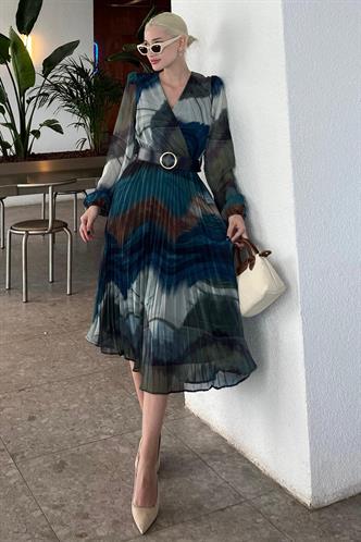 Mavi V Yaka Beli Lastikli Desenli Şifon Elbise MG2225