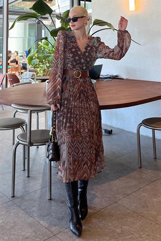 Turuncu V Yaka Beli Lastikli Desenli Şifon Elbise MG2225