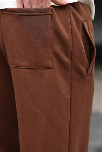 Acı Kahverengi Rahat Kesim Yırtmaç Detaylı Erkek Eşofman Altı E6587