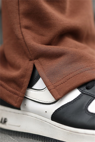 Acı Kahverengi Rahat Kesim Yırtmaç Detaylı Erkek Eşofman Altı E6587