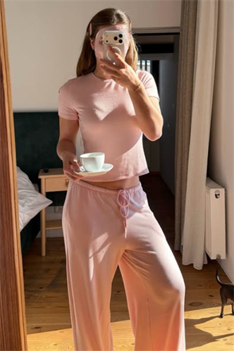 Pembe Geniş Paça Barrel Fit Eşofman Altı MG2646