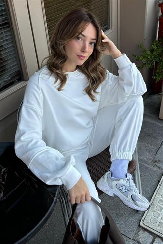 Beyaz Bisiklet Yaka Arma Detaylı Kadın Eşofman Takımı MG2186