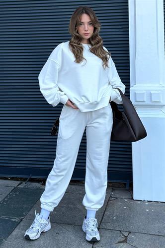 Beyaz Bisiklet Yaka Arma Detaylı Kadın Eşofman Takımı MG2186