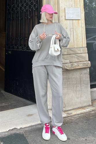 Boyalı Gri Bisiklet Yaka Arma Detaylı Kadın Eşofman Takımı MG2186