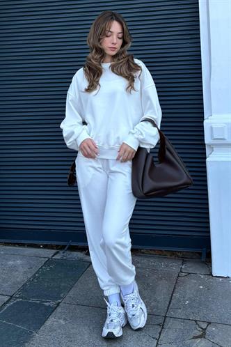 Beyaz Bisiklet Yaka Arma Detaylı Kadın Eşofman Takımı MG2186