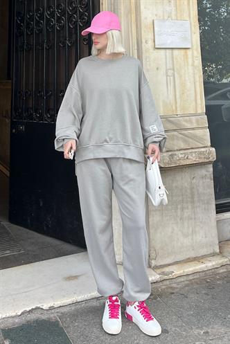 Boyalı Gri Bisiklet Yaka Arma Detaylı Kadın Eşofman Takımı MG2186