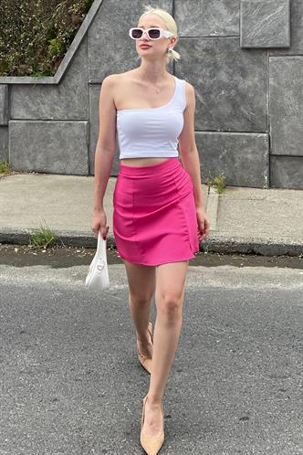 Pembe Yüksek Bel Önden Yırtmaçlı Kısa Etek MG2086