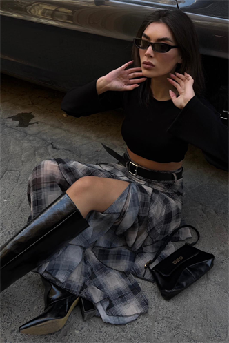 Siyah Kemerli Yırtmaçlı Ekose Desen Volanlı Etek MG2715 