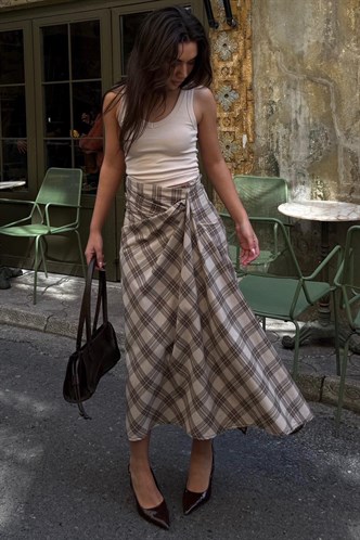 Bej Ekose Desenli Yırtmaç Detaylı Kruvaze Midi Kadın Etek MG2690