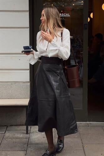 Siyah Kemer Detaylı Deri Midi Boy Kadın Etek MG2632