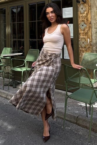 Bej Ekose Desenli Yırtmaç Detaylı Kruvaze Midi Kadın Etek MG2690