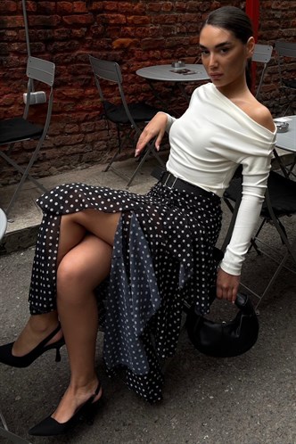 Siyah/Beyaz Kemerli Yırtmaçlı Puantiye Desen Volanlı Etek MG2715 