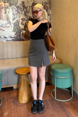 Gri Yırtmaç Detaylı Kadın Şort Etek MG2315