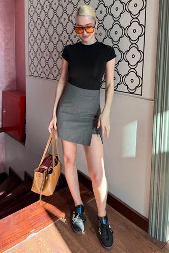 Gri Yırtmaç Detaylı Kadın Şort Etek MG2315