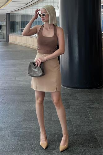 Bej Yüksek Bel Önden Yırtmaçlı Kısa Etek MG2086