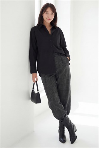 Siyah Cep Detaylı Basic Kadın Gömlek MG2737