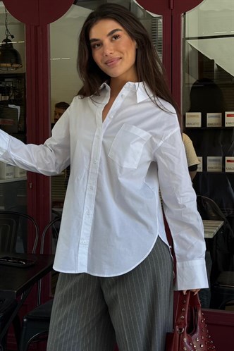 Beyaz Cep Detaylı Basic Kadın Gömlek MG2737