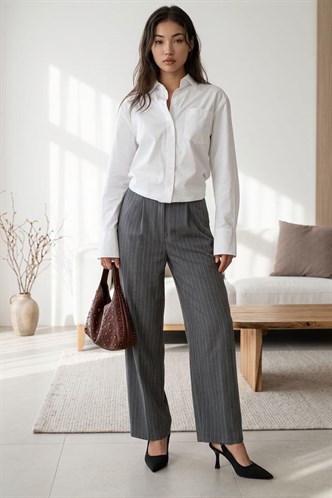 Beyaz Cep Detaylı Basic Kadın Gömlek MG2737