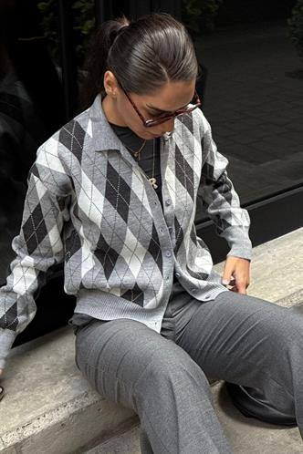 Gri Baklava Desenli Polo Yaka Kadın Hırka MG2478