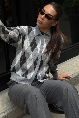 Gri Baklava Desenli Polo Yaka Kadın Hırka MG2478