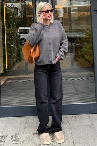 Antrasit Rahat Kalıp Düğmeli Triko Kadın Hırka MG2552