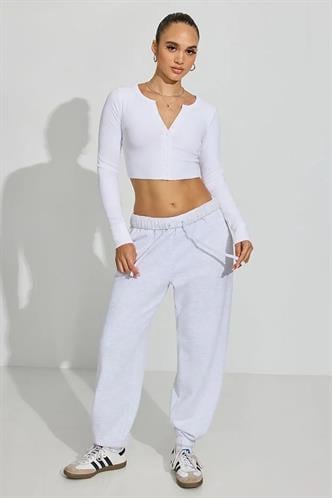 Beyaz Uzun Kollu Düğmeli Kaşkorse Crop Hırka MG2193