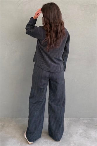 Siyah V Yaka Çizgili Gömlek Pantolon Takım MG2852