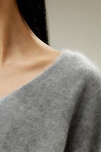 Gri V Yaka Yumuşak Dokulu Kadın Kazak Mg2499