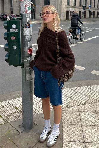 Acı Kahve Madonna Yaka Kadın Kazak MG2274