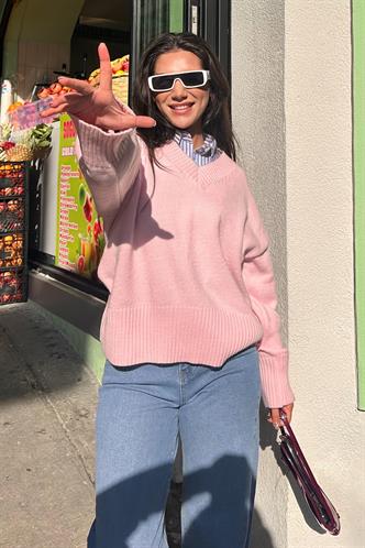Pembe V Yaka Oversize Kadın Triko Kazak MG2149
