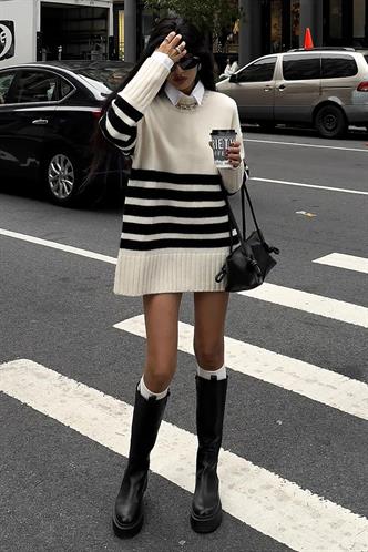 Krem Oversize Balıkçı Yaka Çizgili Kazak MG2168