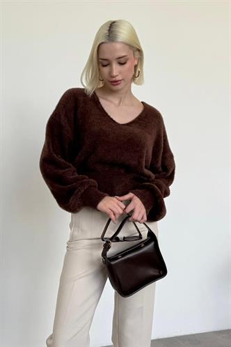 Kahverengi V Yaka Yumuşak Dokulu Kadın Kazak Mg2499