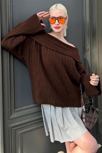 Acı Kahve Madonna Yaka Kadın Kazak MG2274