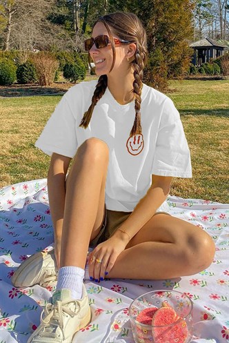 Beyaz Baskılı Oversize Yuvarlak Yaka Kadın Tişört