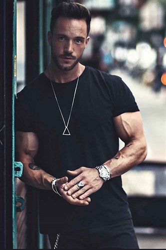 Madmext Bisiklet Yaka Basic Tişört Siyah 3006