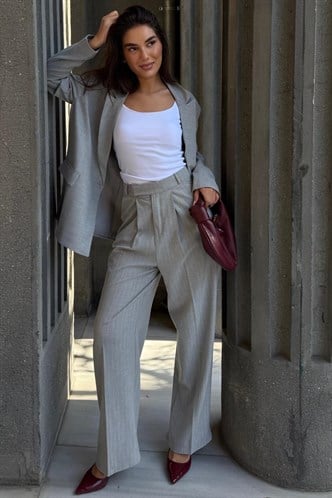 Gri Çizgili Yüksek Bel Pileli Kadın Kumaş Pantolon MG2641
