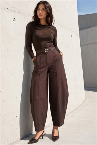 Kahverengi Modern Kesim Kemerli Yüksek Bel Bol Paça Kumaş Pantolon MG2618