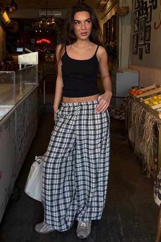 Beyaz Ekose Desenli Yüksek Bel Balon Fit Kadın Pantolon MG2726