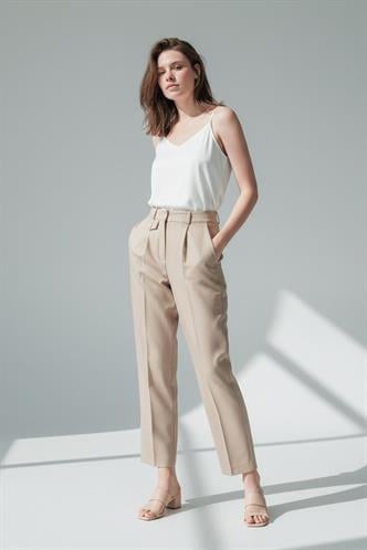 Bej Pens Detaylı Kapaklı Düz Paça Kumaş Pantolon MG2642