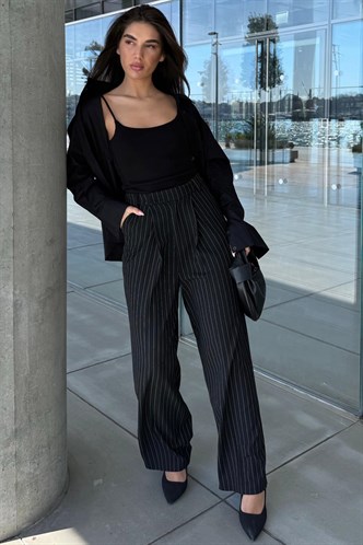 Siyah Çizgili Yüksek Bel Pileli Kadın Kumaş Pantolon MG2641