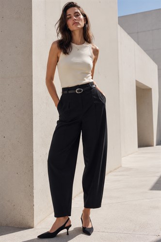 Siyah Modern Kesim Kemerli Yüksek Bel Bol Paça Kumaş Pantolon MG2618