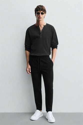 Madmext Men Black Jogger Trousers 4242