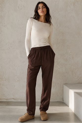 Kahverengi Ayarlanabilir Bel Rahat Kesim Pantolon MG2161